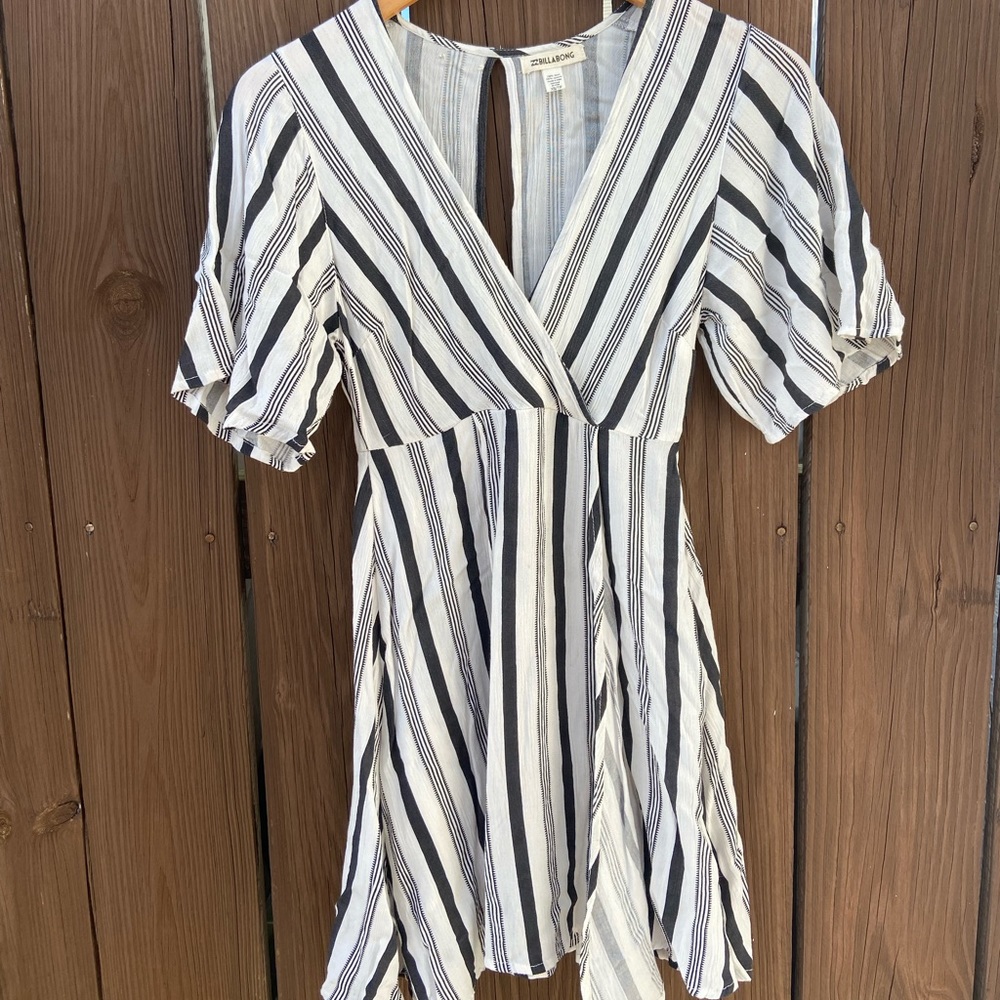 Black & White Striped Billabong Dress 🐚